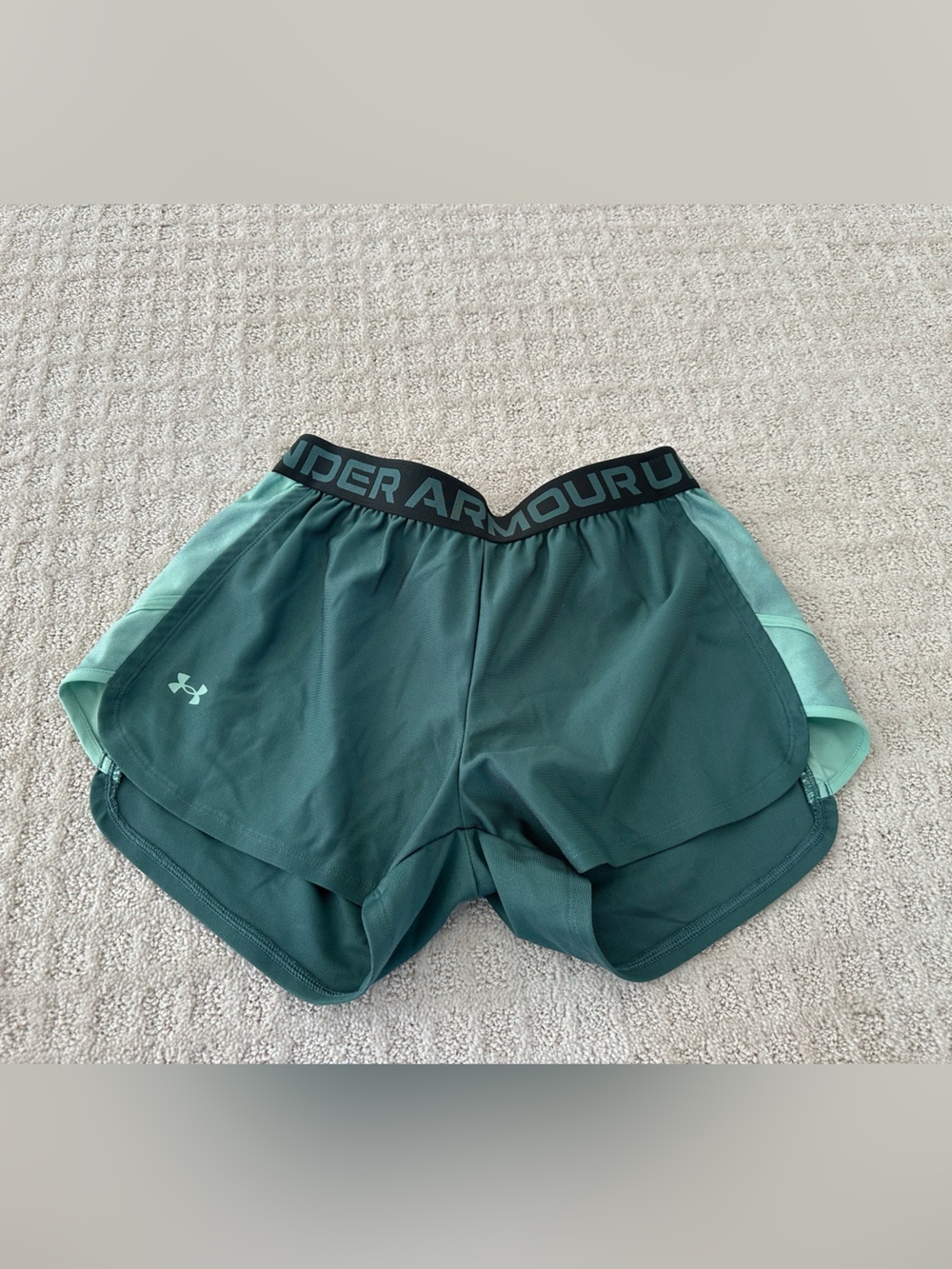Like New Women’s Under Armour Shorts Size S